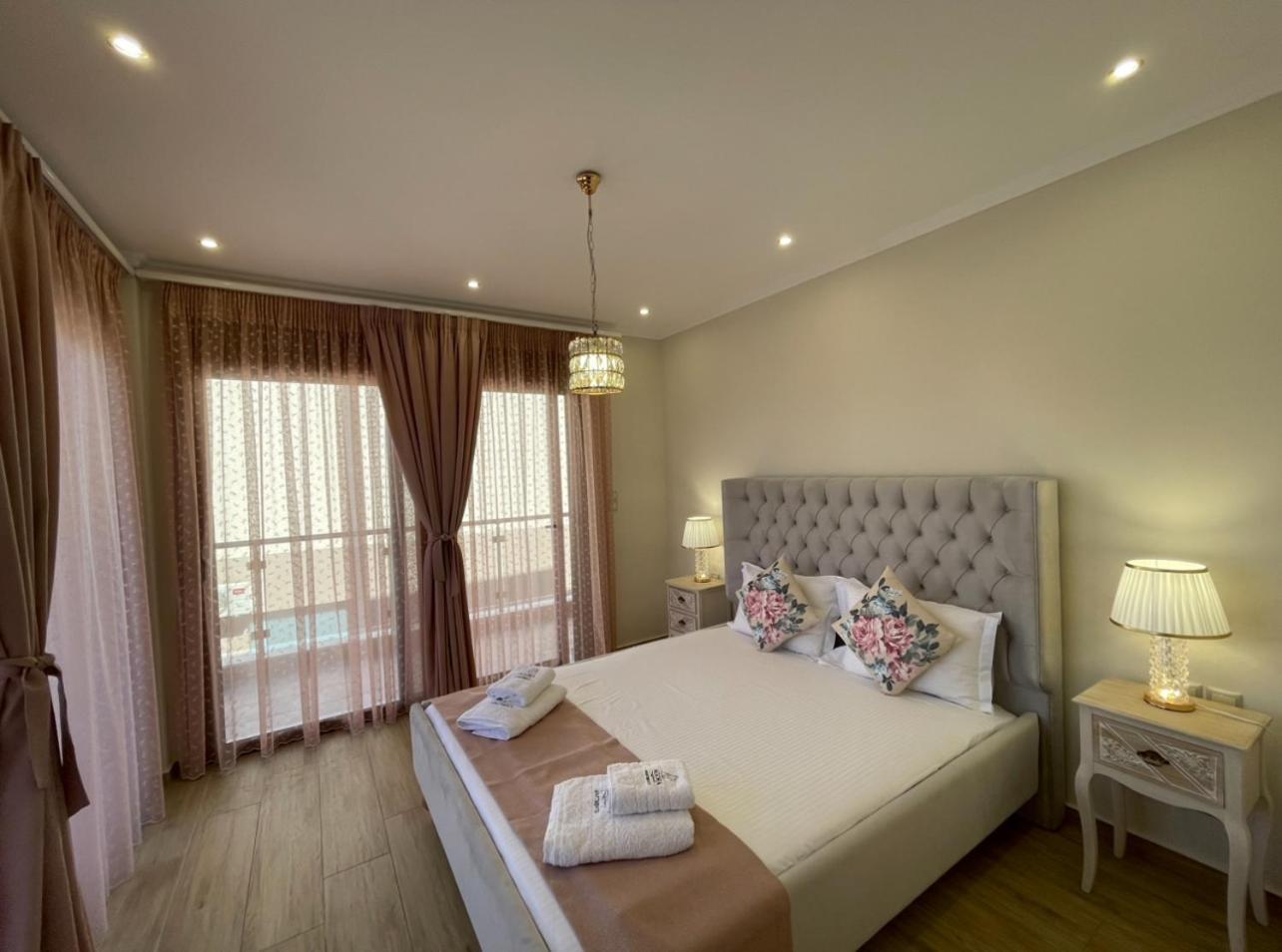 Agora Luxury Villa I ลูตรากี ภายนอก รูปภาพ