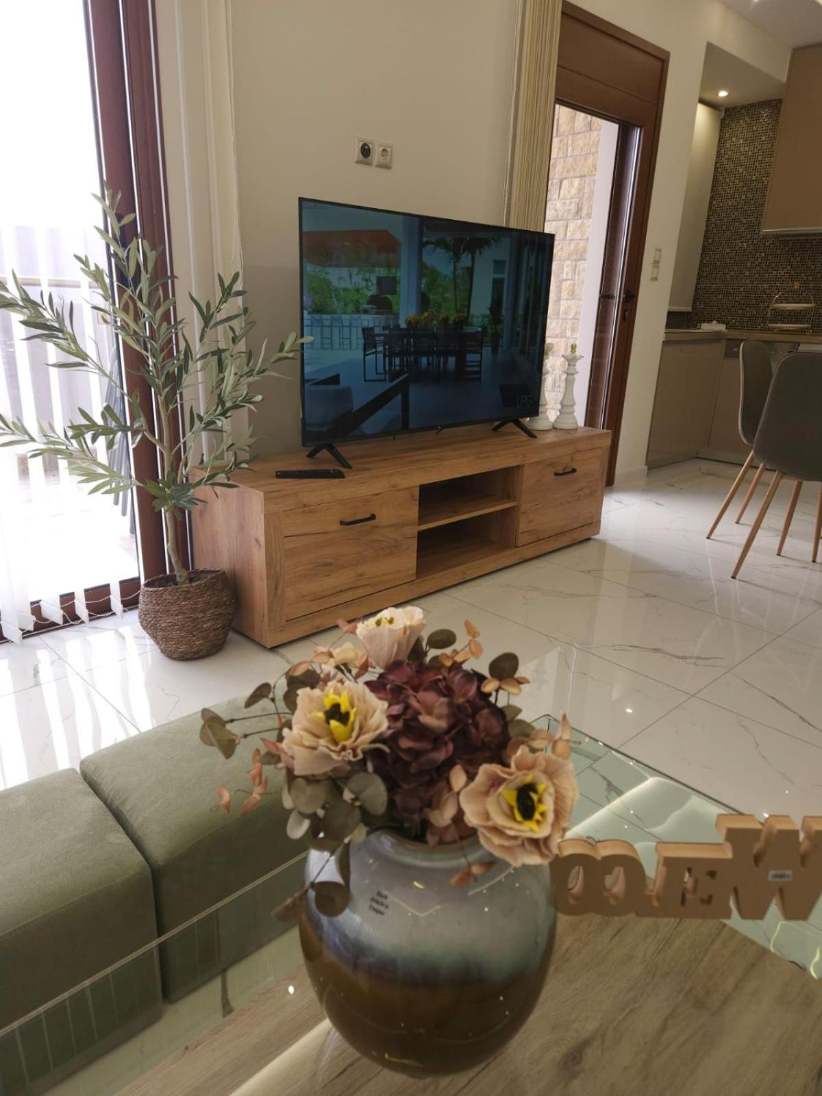 Agora Luxury Villa I ลูตรากี ภายนอก รูปภาพ